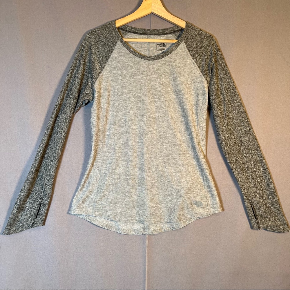 The North Face Women's SzM Gray Raglan Long Sleeve Stretch Scoop Neck Top